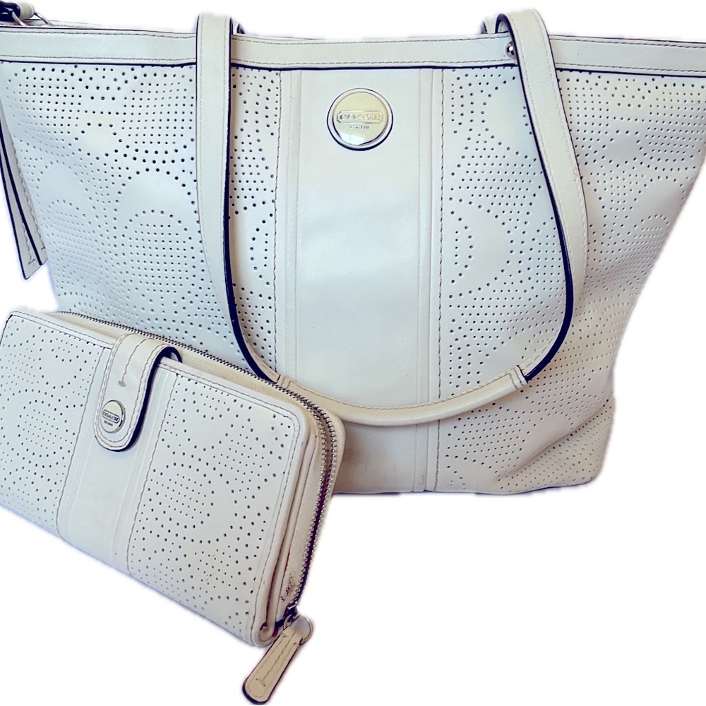 Coach, Off White, Perforated Leather Shoulder Bag with matching wallet, preowned